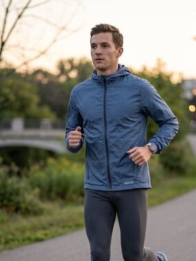 Decathlon men’s Lightweight Blue Hooded Windbreaker Jacket size small running